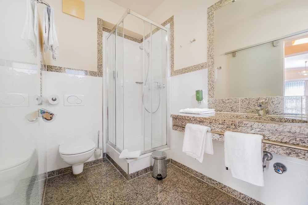 Villa Ceconi By Das Grune Hotel Zur Post - 100 Bio 75/82