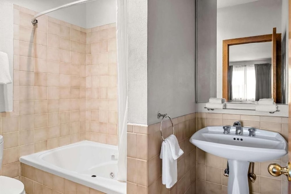 غرفة تنفيذية بسرير كينج، Airport FairBridge Inn Express Billings Downtown 9/9