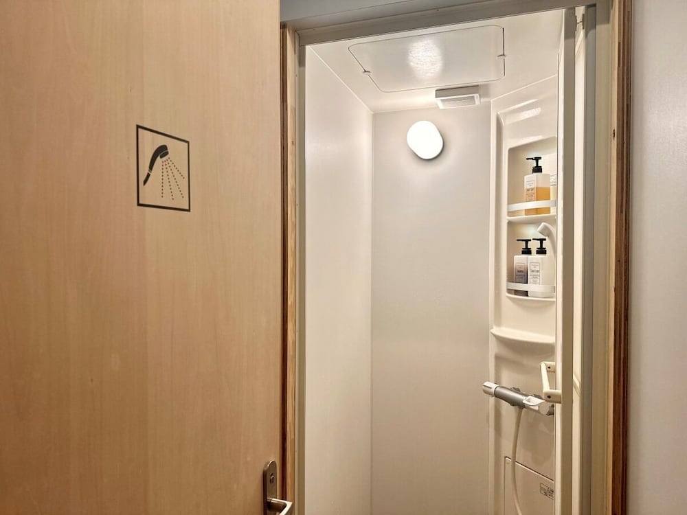 Travel&Book Hotel Hulaton Cabin Takamatsu - Hostel 19/40