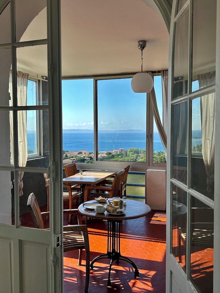 Azur Hotel 52/63