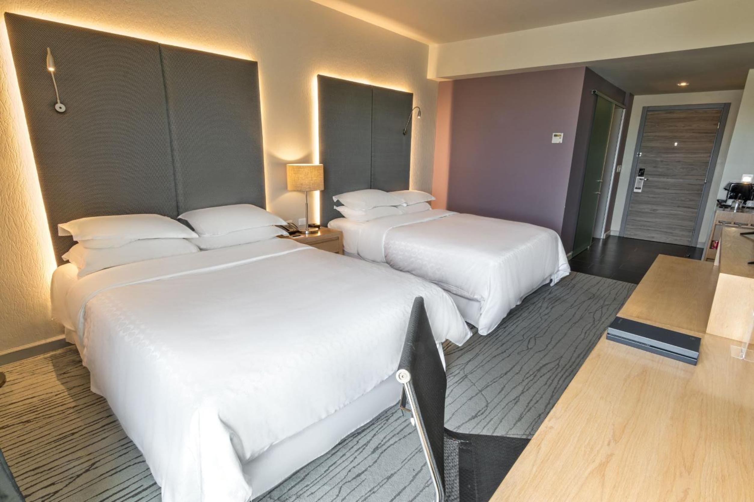 Sheraton, 2 Queen Beds, Panoramic View, High Floor