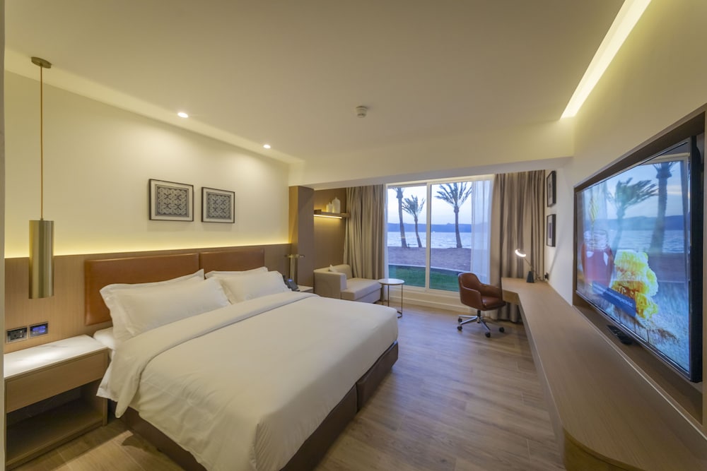 BEACH, DELUXE, DOUBLE BED, DIRECT POOL ACCESS