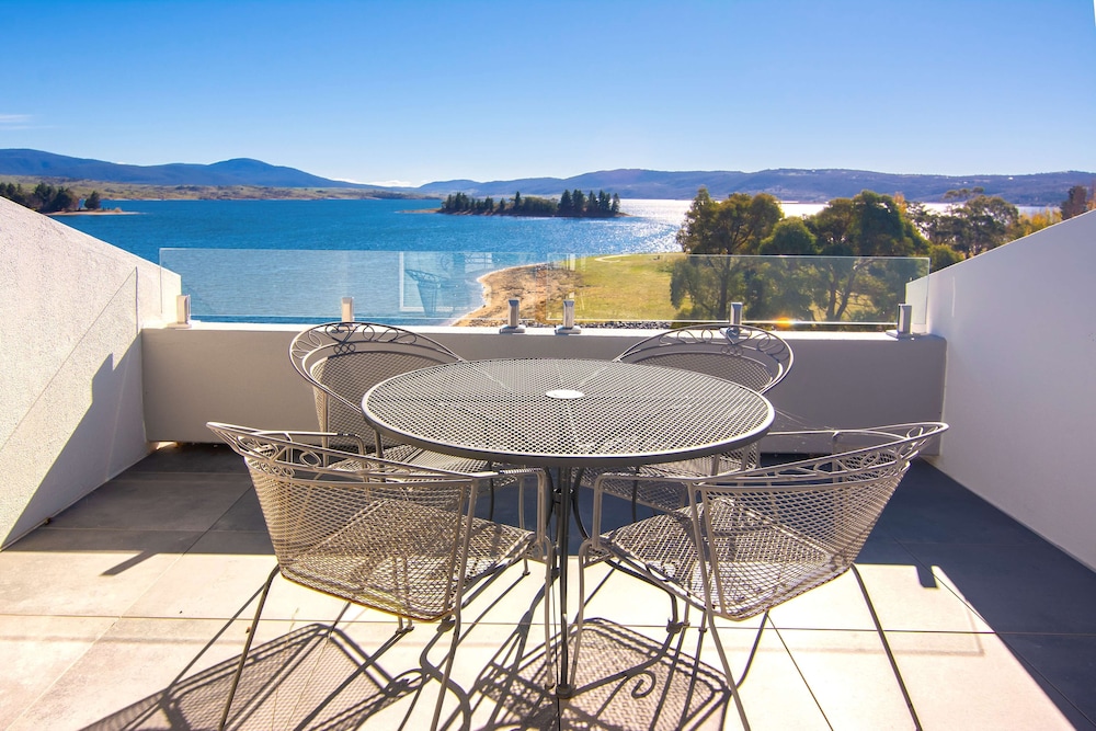 Horizons Lake Jindabyne 70/80