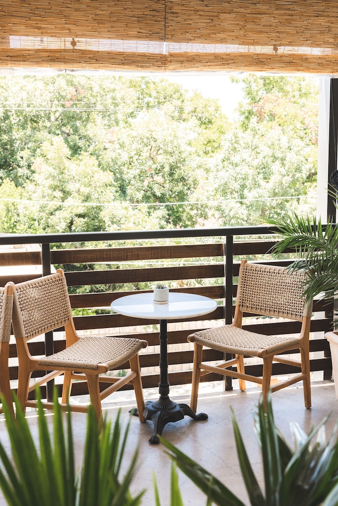 The Frances Modern Inn 52/65