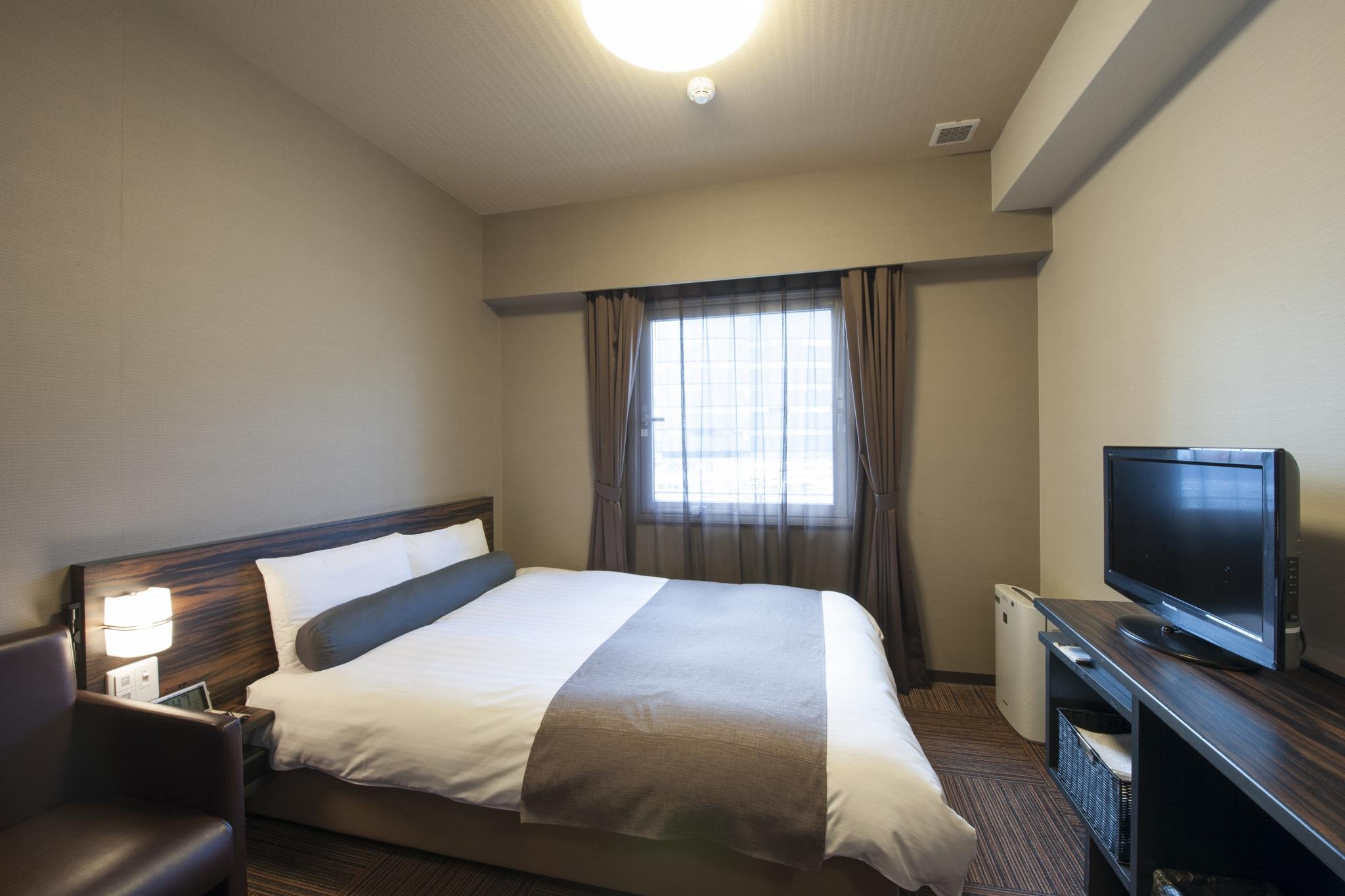 ROOM, QUEEN BED