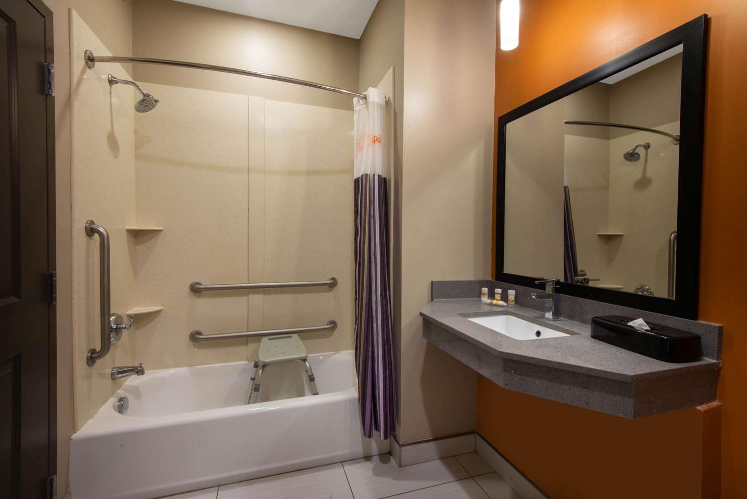 La Quinta Inn & Suites by Wyndham Harrisburg-Hershey 49/51