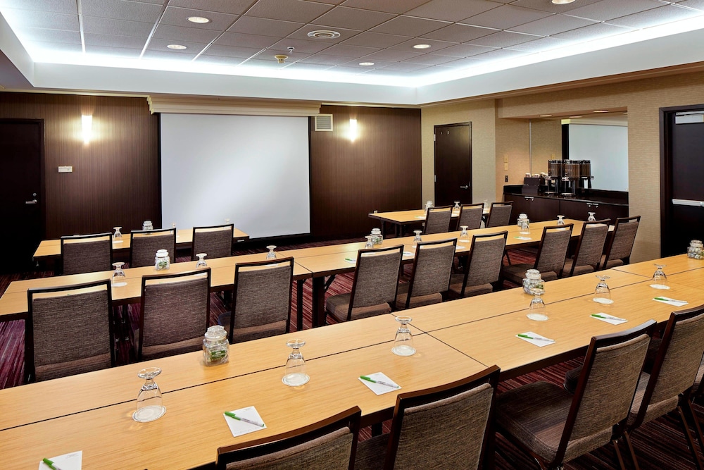 Courtyard By Marriott State College 36/39