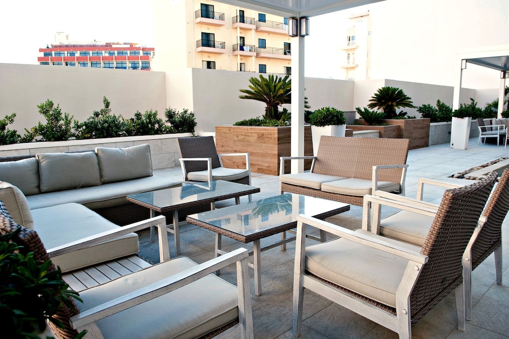 Santana Hotel 60/77