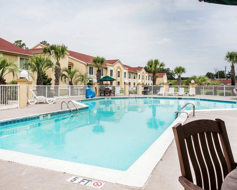 Comfort Inn & Suites Walterboro I-95 4/63