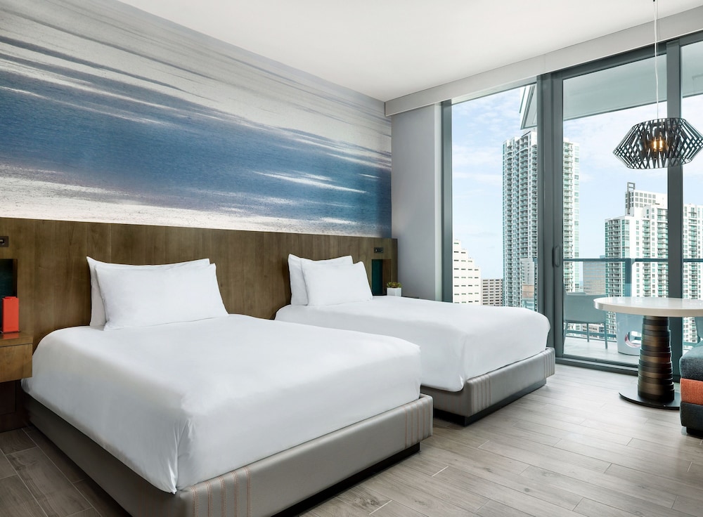 URBAN, 2 DOUBLE BEDS