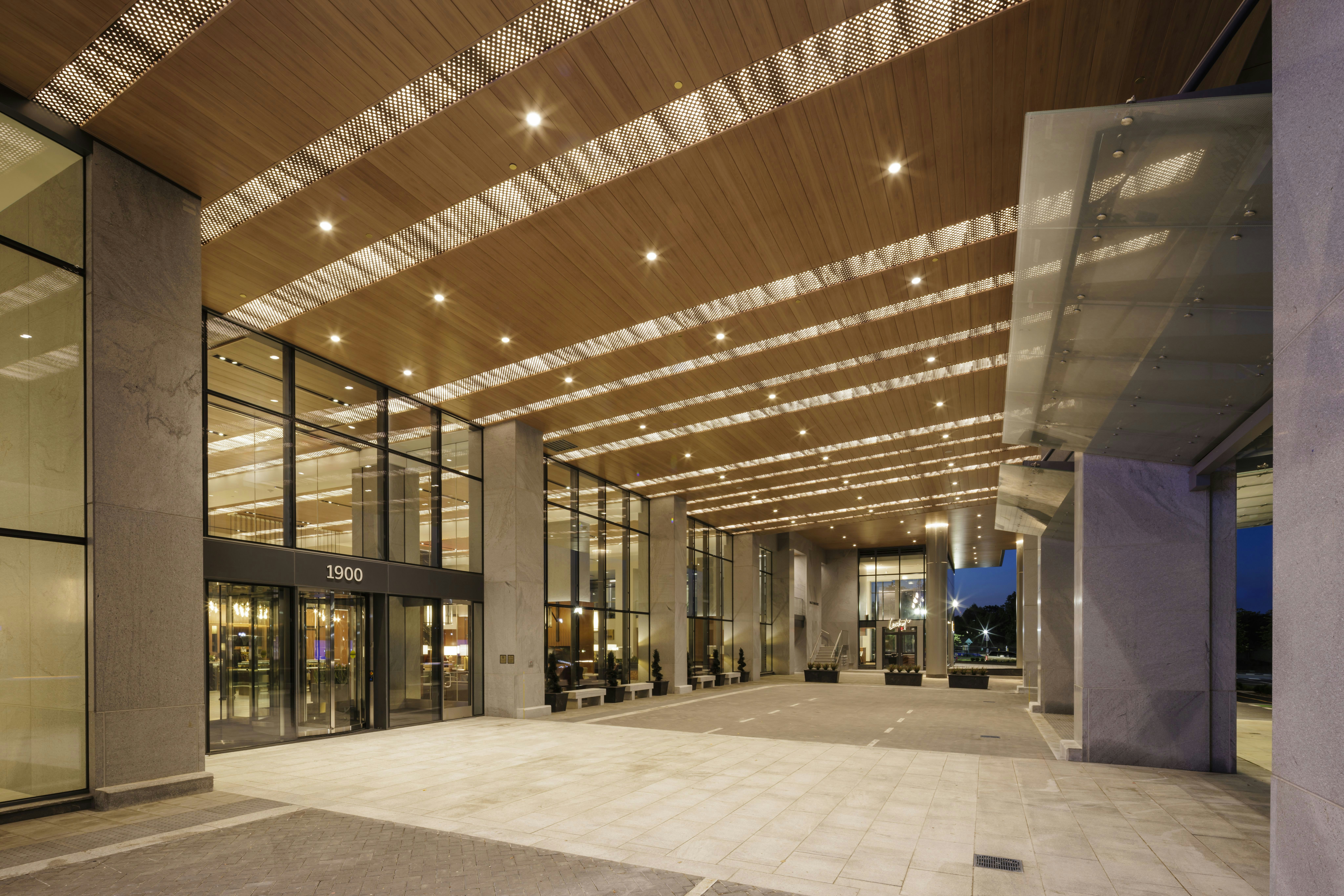 Hilton Arlington Rosslyn The Key 49/51