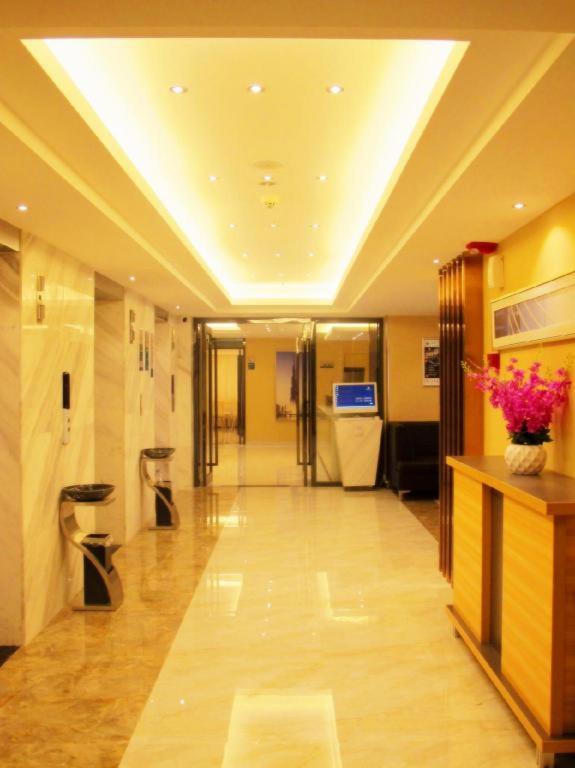 City Comfort Inn (Chongqing Yangjiaping Pedestrian Street Light Rail Station) 9/48