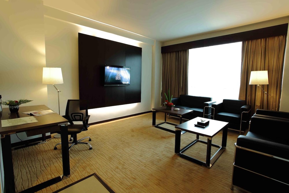Symphony Suites Hotel 17/31