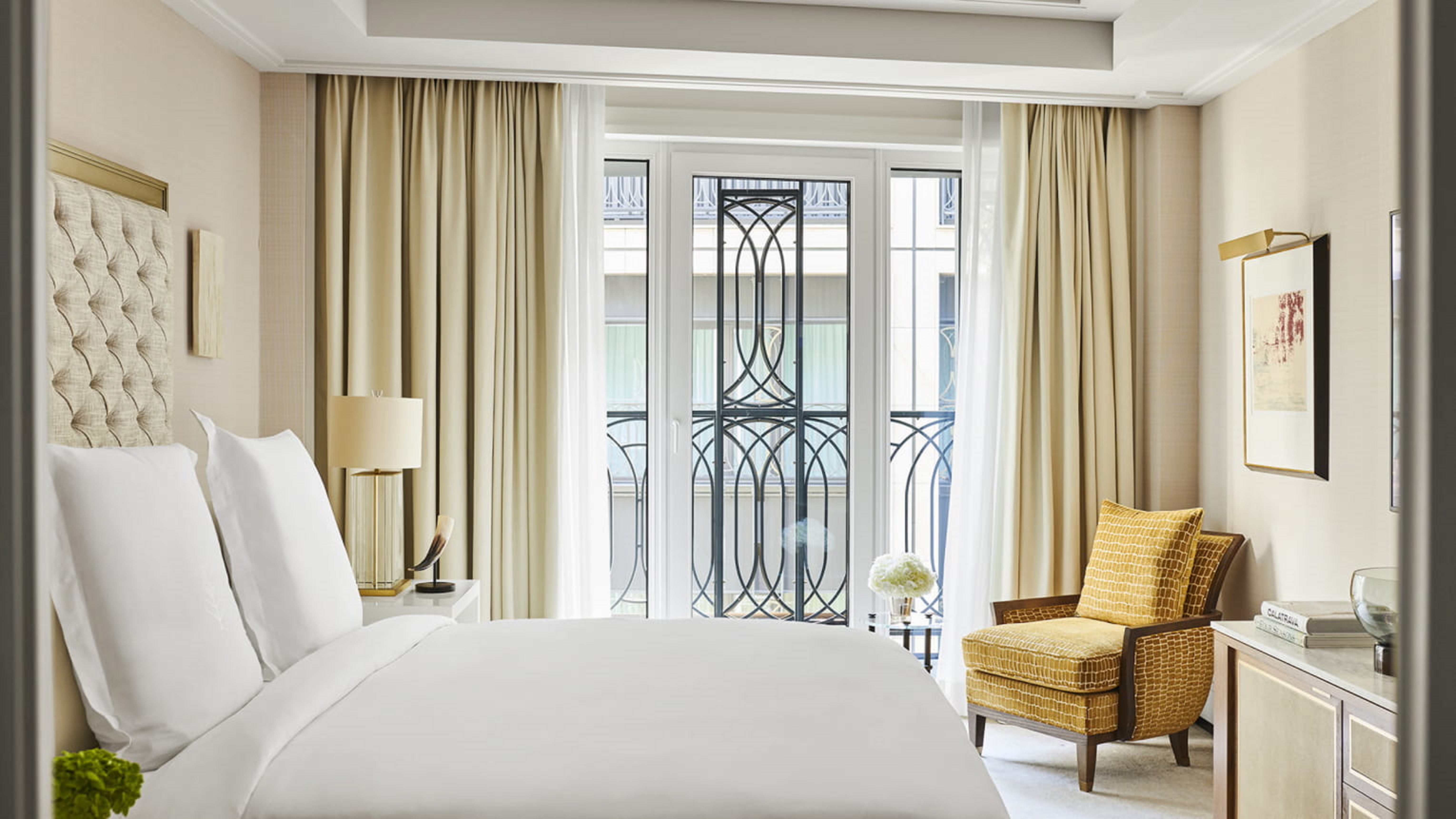 Courtyard, Suite