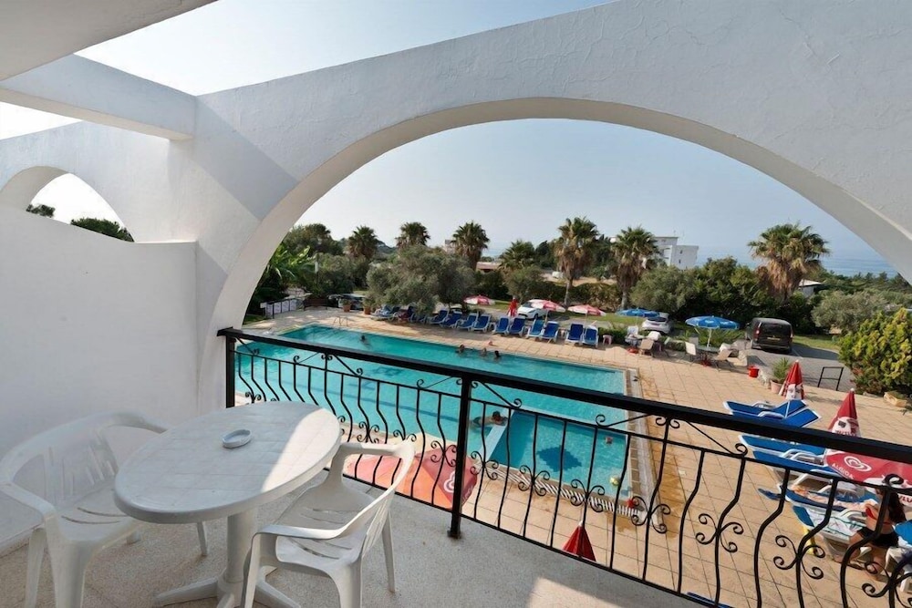 BARE HILL HOLIDAY VILLAGE 32/44