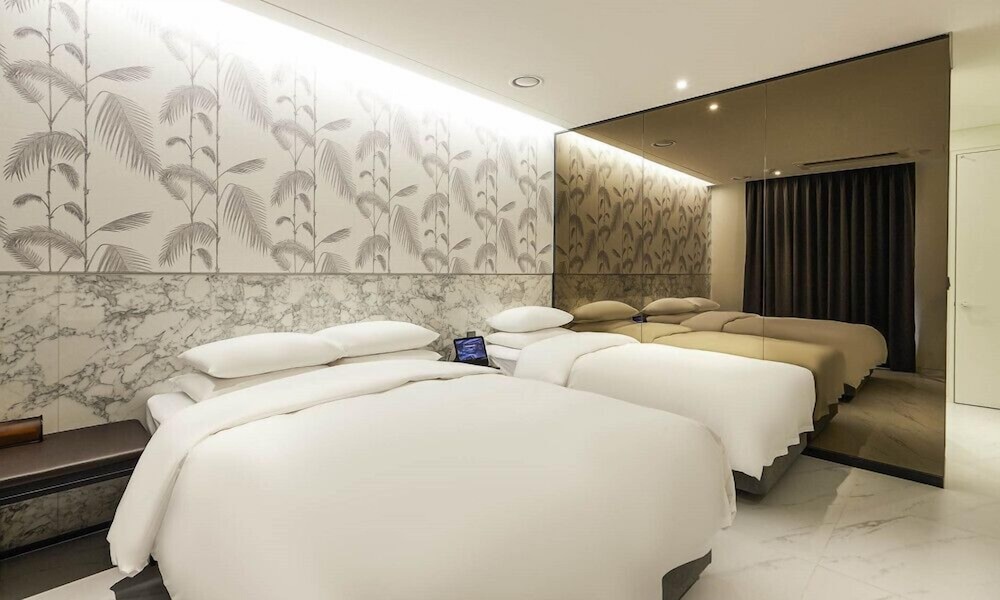Guwol Hotel Bay 204 9/29