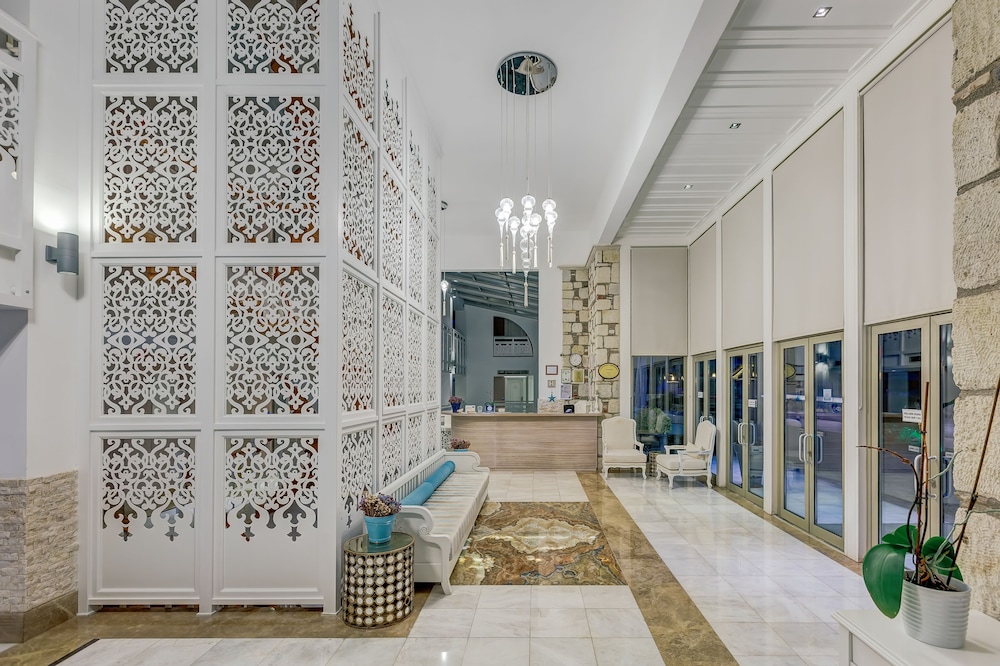Antmare Hotel 7/50