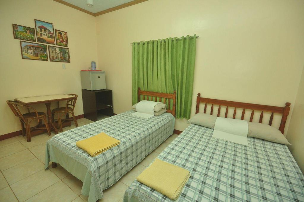 Suite, 1 Double and 1 Single Bed, Lola Itang Pension 3/4