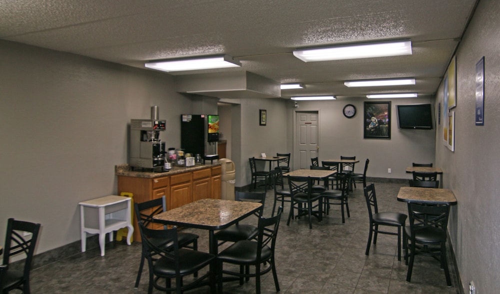 Economy Suites Springfield - I-44 31/43