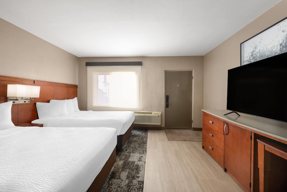 Travelodge by Wyndham Parker 28/67