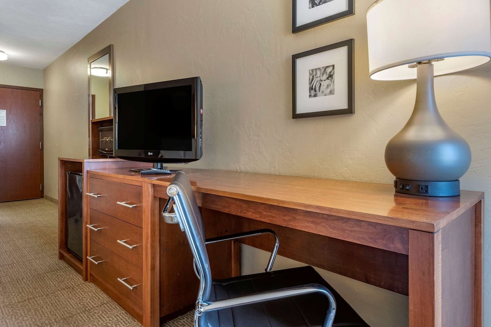 Quality Inn Dover OH 33/42