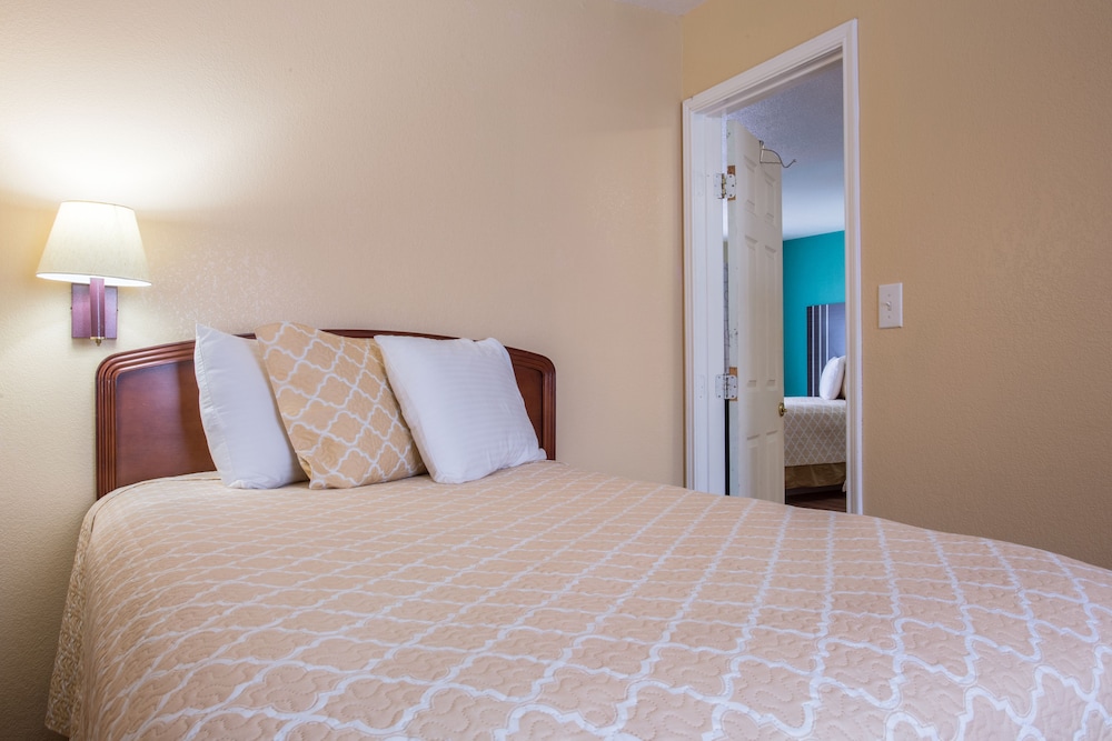 Pinn Road Inn and Suites 8/37