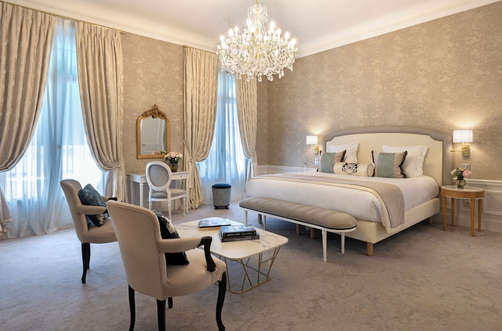 Prestige, Suite, Double Bed, Peace Street View