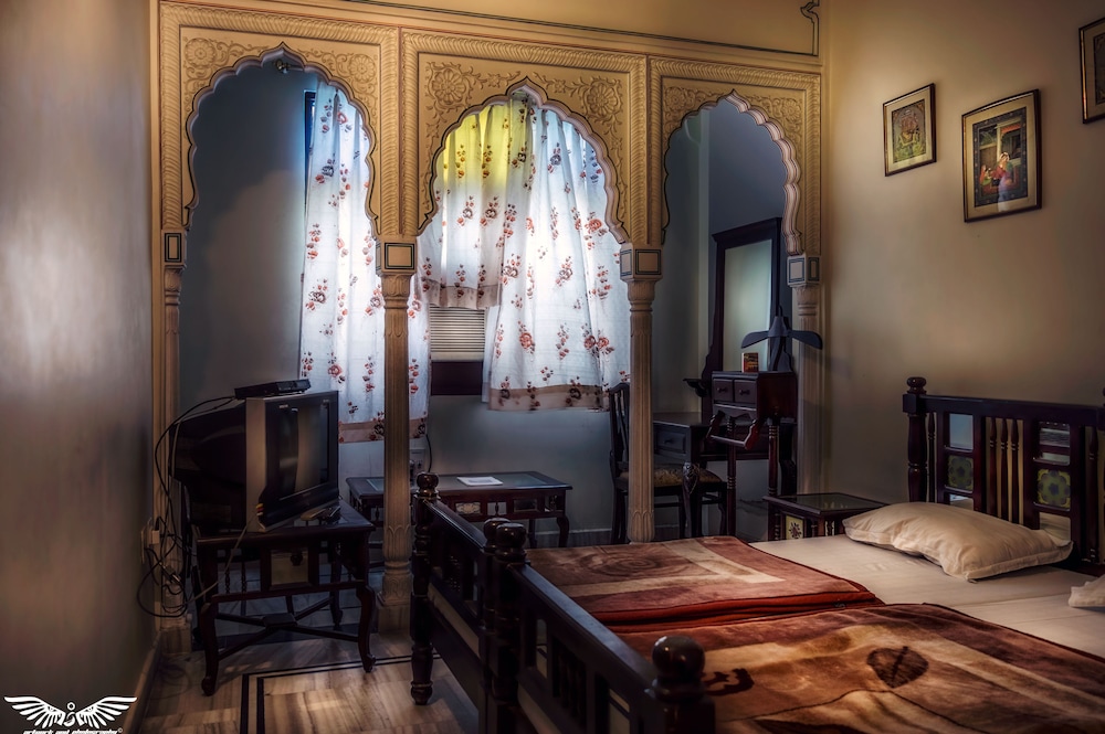 Krishna Palace 37/50