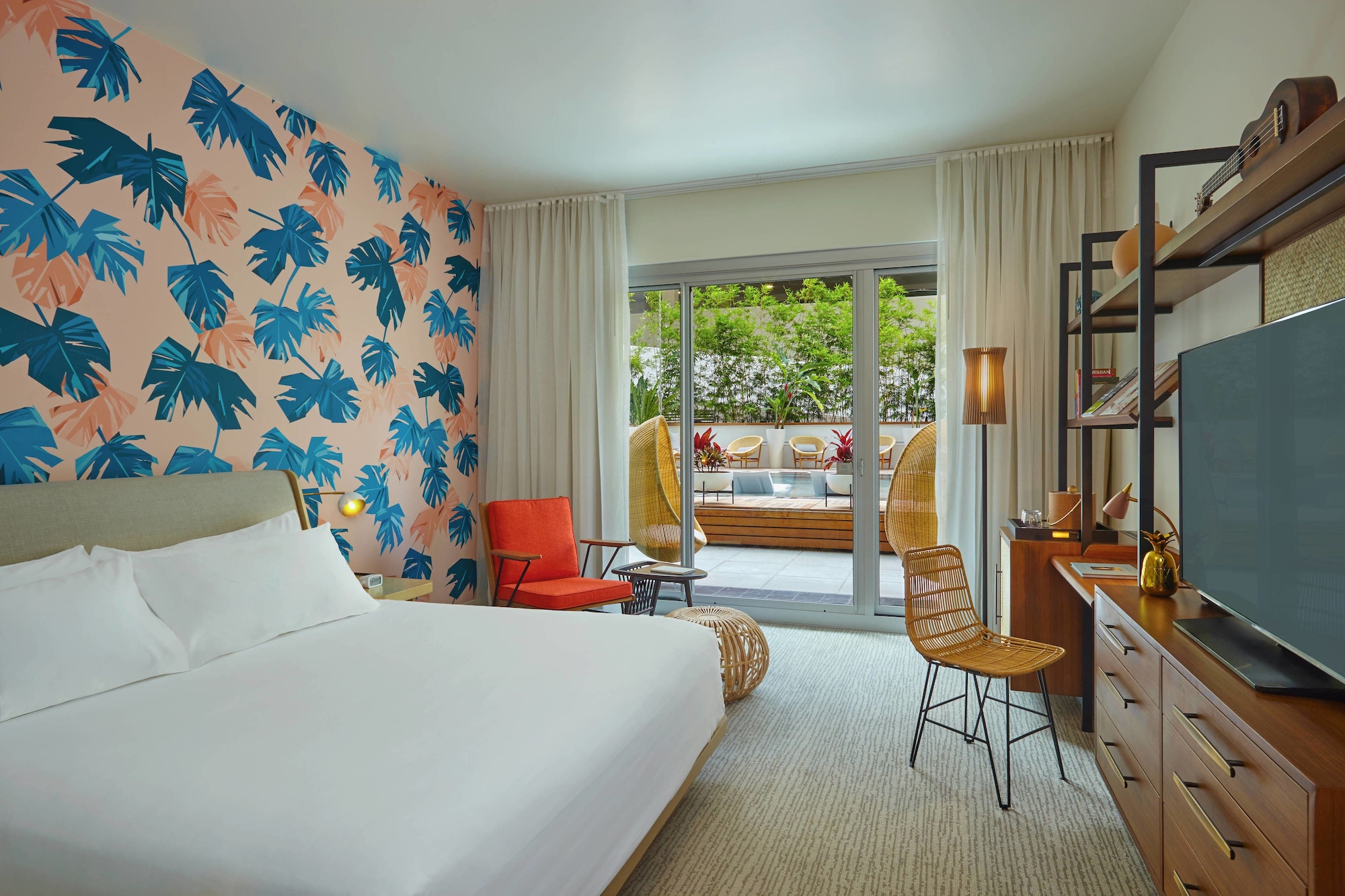 ROOM, KING BED, POOL SIDE