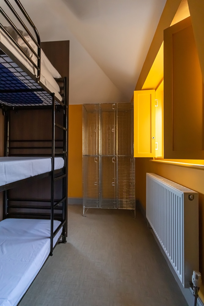 FEMALE DORM, 9 BEDS, SHARED BATHROOM