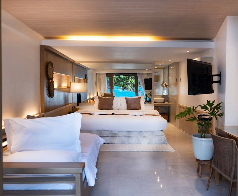 Escape, Premier, Suite