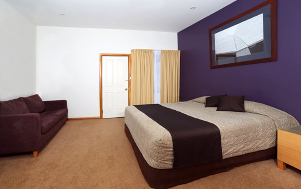 Willows Motel 9/42