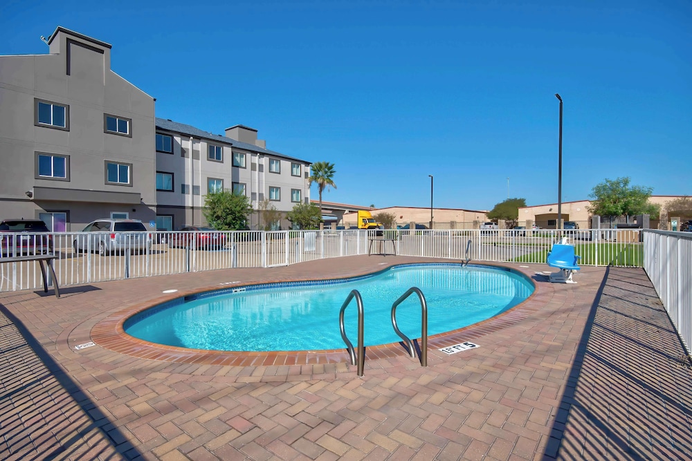 Motel6 Harlingen, TX 48/52