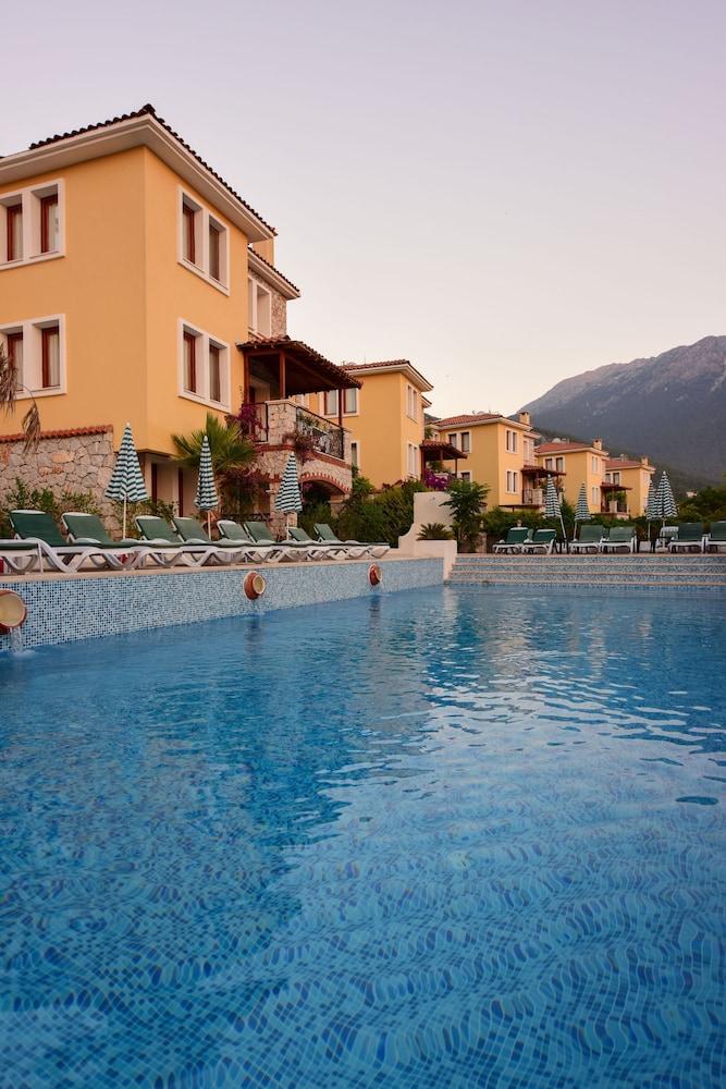 Perdikia Hill Family Resort Villas 60/68