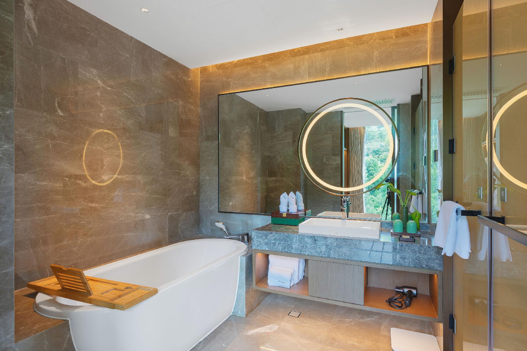 Hentique Resort & Spa 49/53