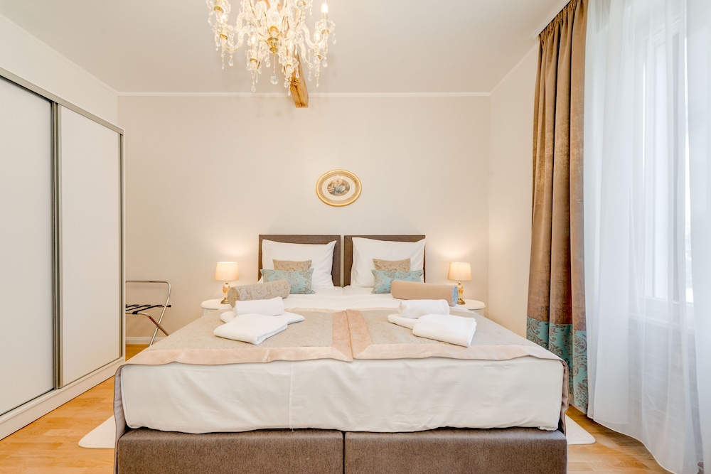 Le Monde Luxury Accommodation 10/63