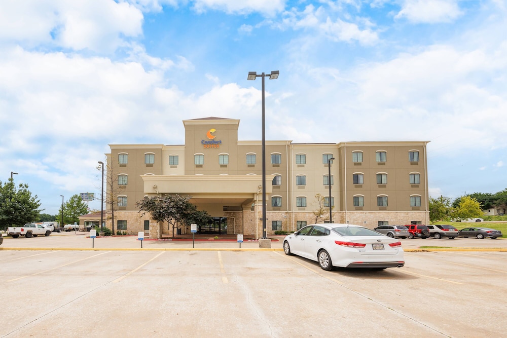 Comfort Suites Lawton Near Fort Sill 53/56