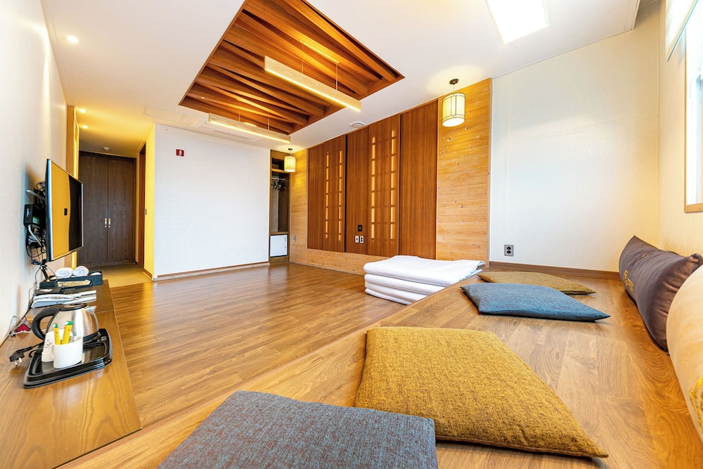 Yeosu Stay Hotel 38/53