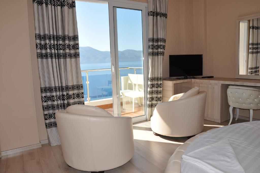 Coral Hotel & Resort 31/34