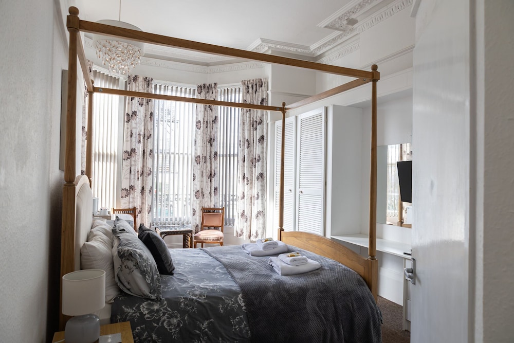 Carlton House 23/50