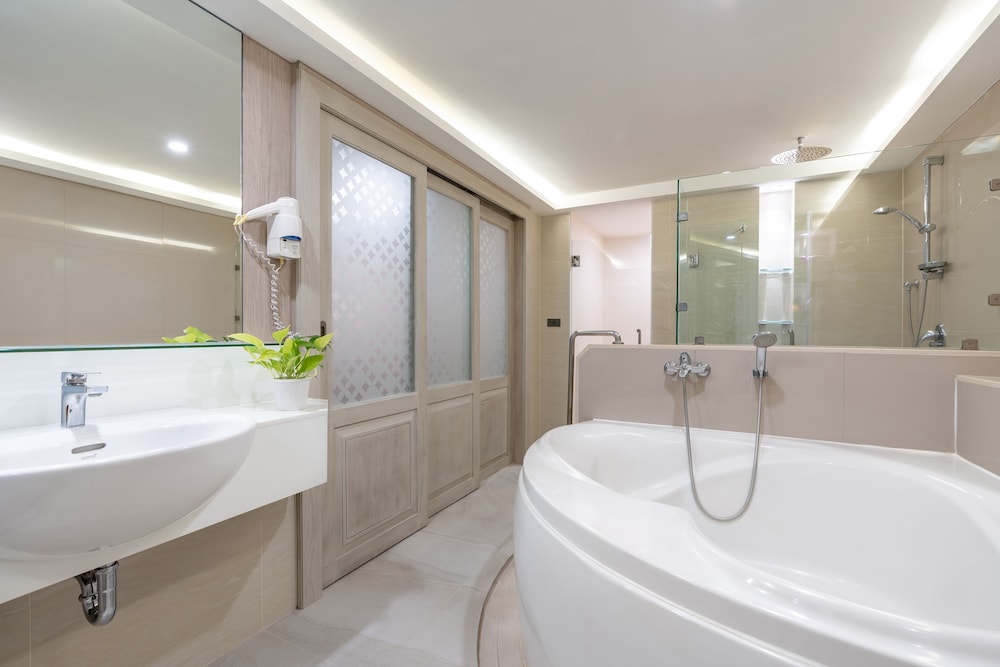 Katathani Phuket Beach Resort 66/66