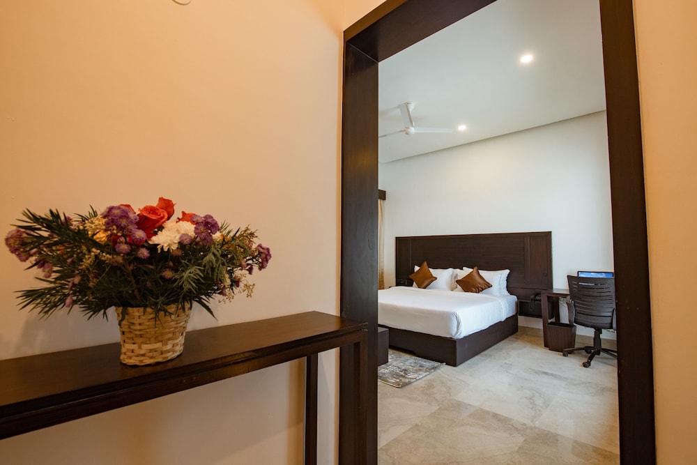 The Saravi Resort 8/31