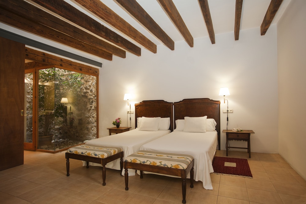 Hotel Can Moragues 12/50