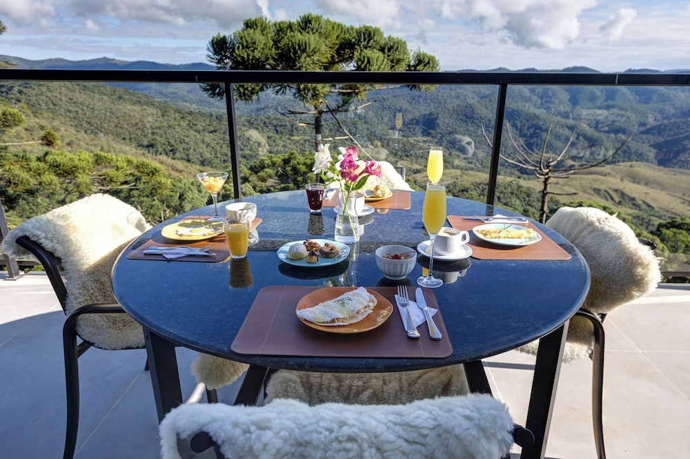 Gran Paradiso Resort 66/85