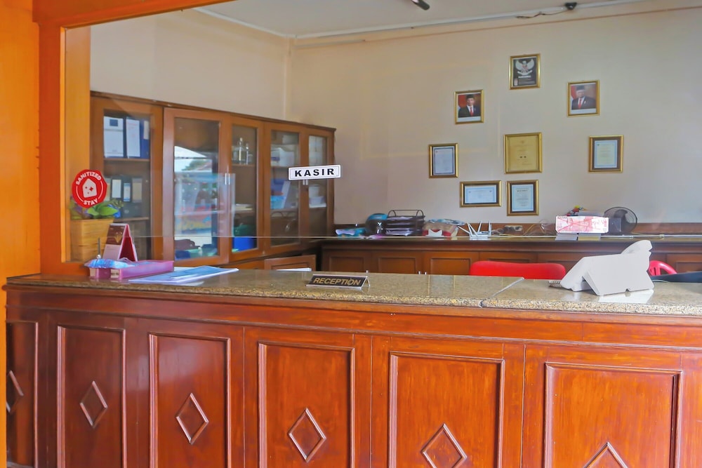 Lobby at SPOT ON 3978 Hotel Danau Indah, BEKASI