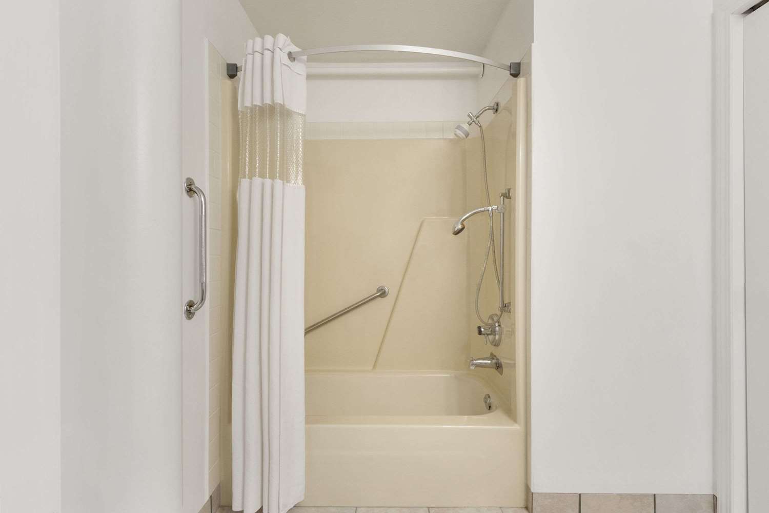 Days Inn By Wyndham Lethbridge 6/10