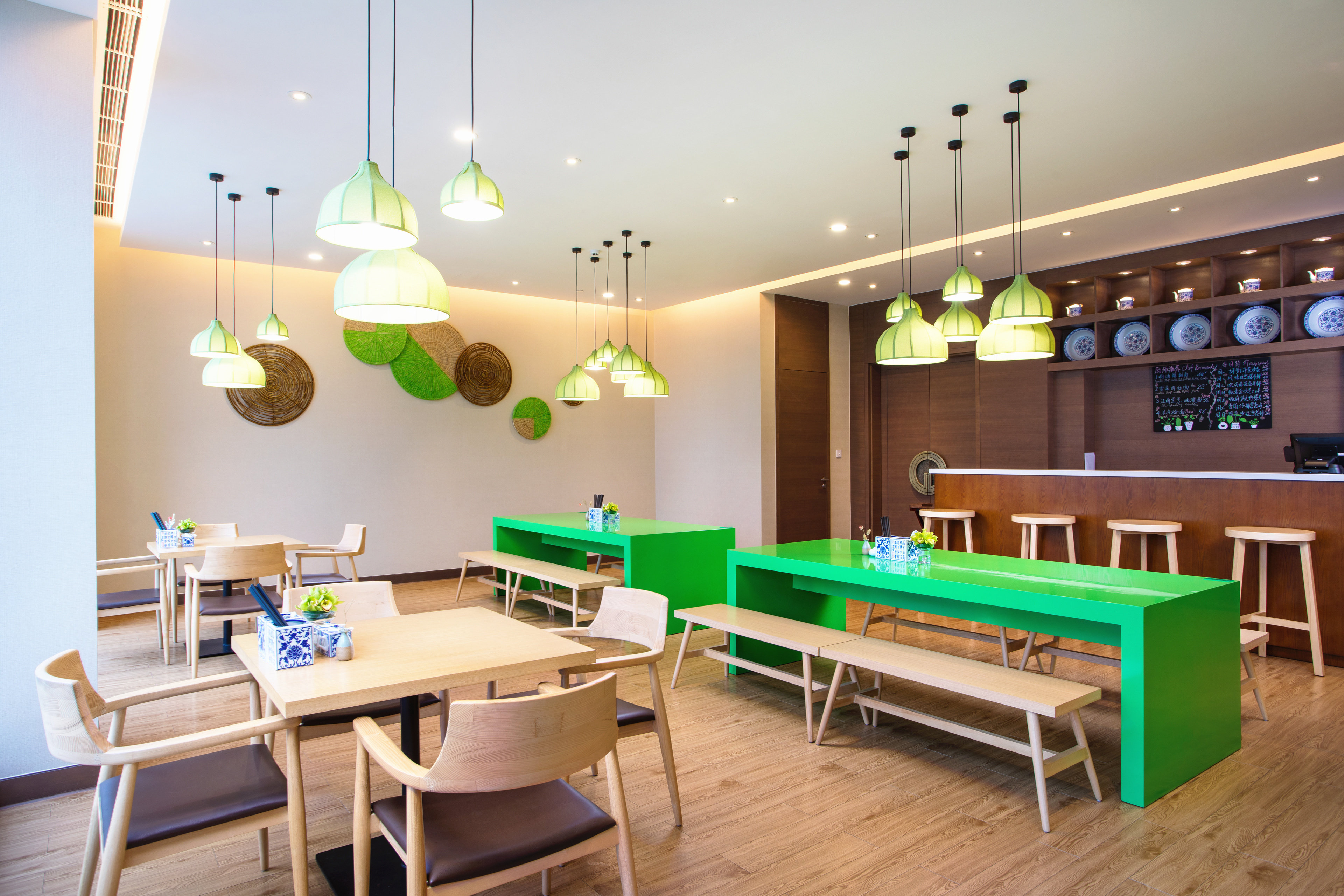 HOLIDAY INN WUXI TAIHU NEW CITY 38/69