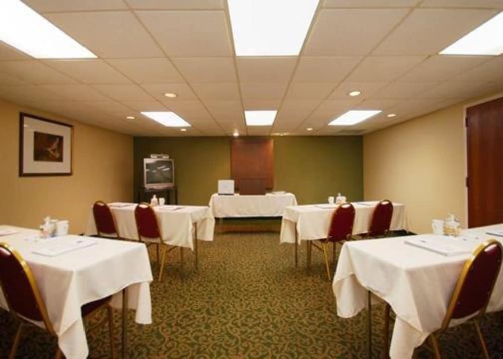 Comfort Inn & Suites Indianapolis Northwest - College Park 36/39