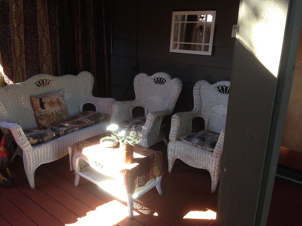 Anchorage Walkabout Town B&B 32/43