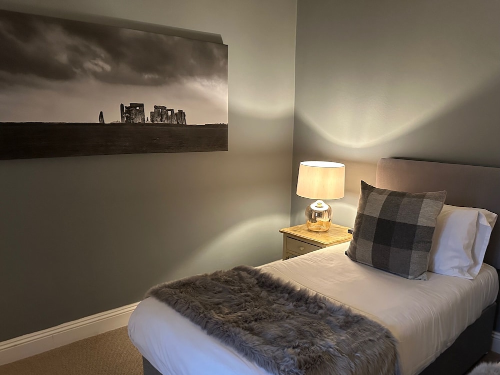 Stonehenge Cottages 8/50